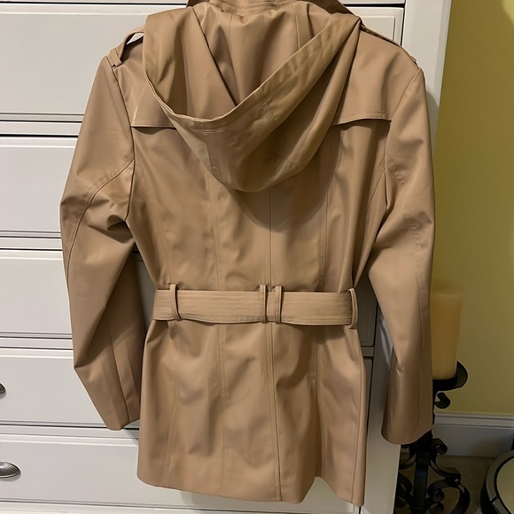 Cropped Trench BGSD Evelyn Women’s Weatherproof Hooded Short Coat Raincoat Large - Picture 8 of 11